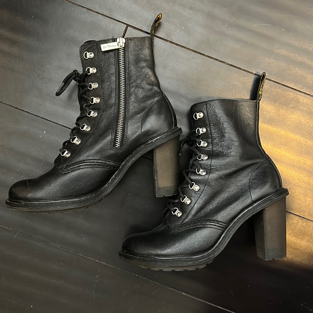 doc marten heeled lace up boots sz 8